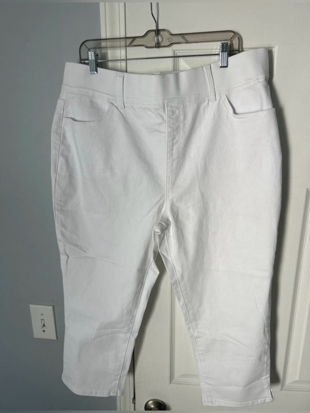 Terra & Sky Size 3X 24W 26W Women's White Pull-On Capri High Rise Jegging